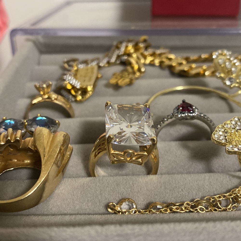 14k Solid Gold Beautiful Ring - image 8